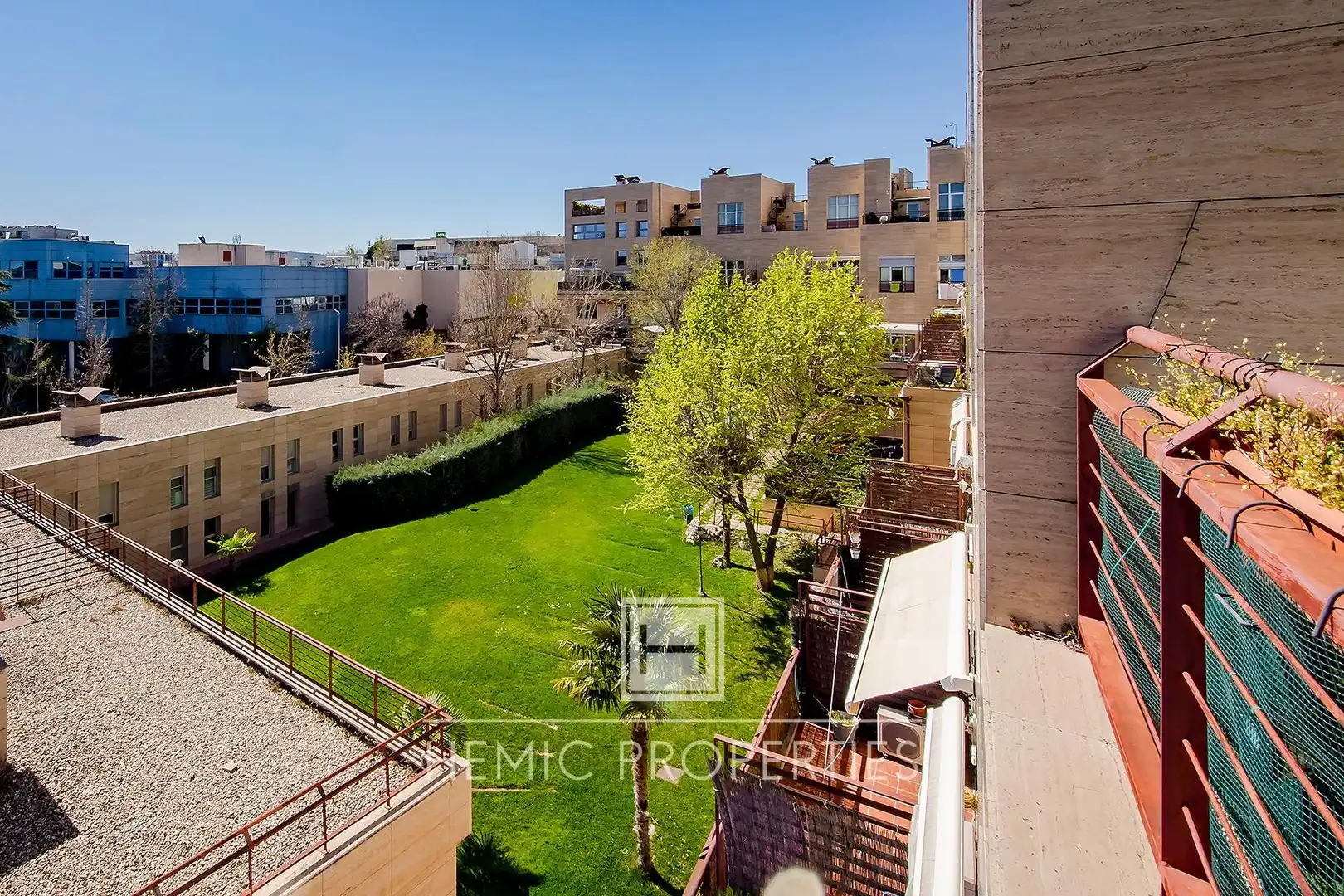 Außenansicht von Dachboden zum Verkauf in Tres Cantos mit Klimaanlage, Privatgarten und Terrasse