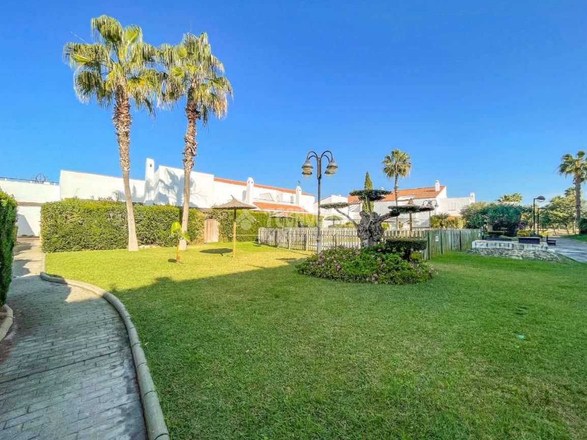 Jardí de Dúplex en venda en Rota amb Aire condicionat, Terrassa i Internet
