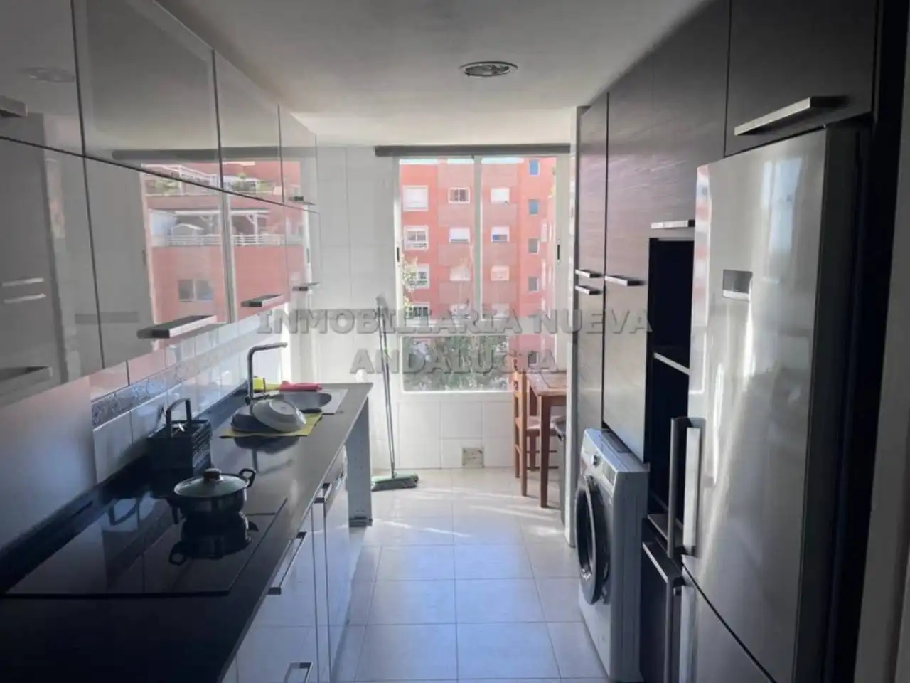 Cuina de Pis de lloguer en Almería amb Aire condicionat, Terrassa i Moblat