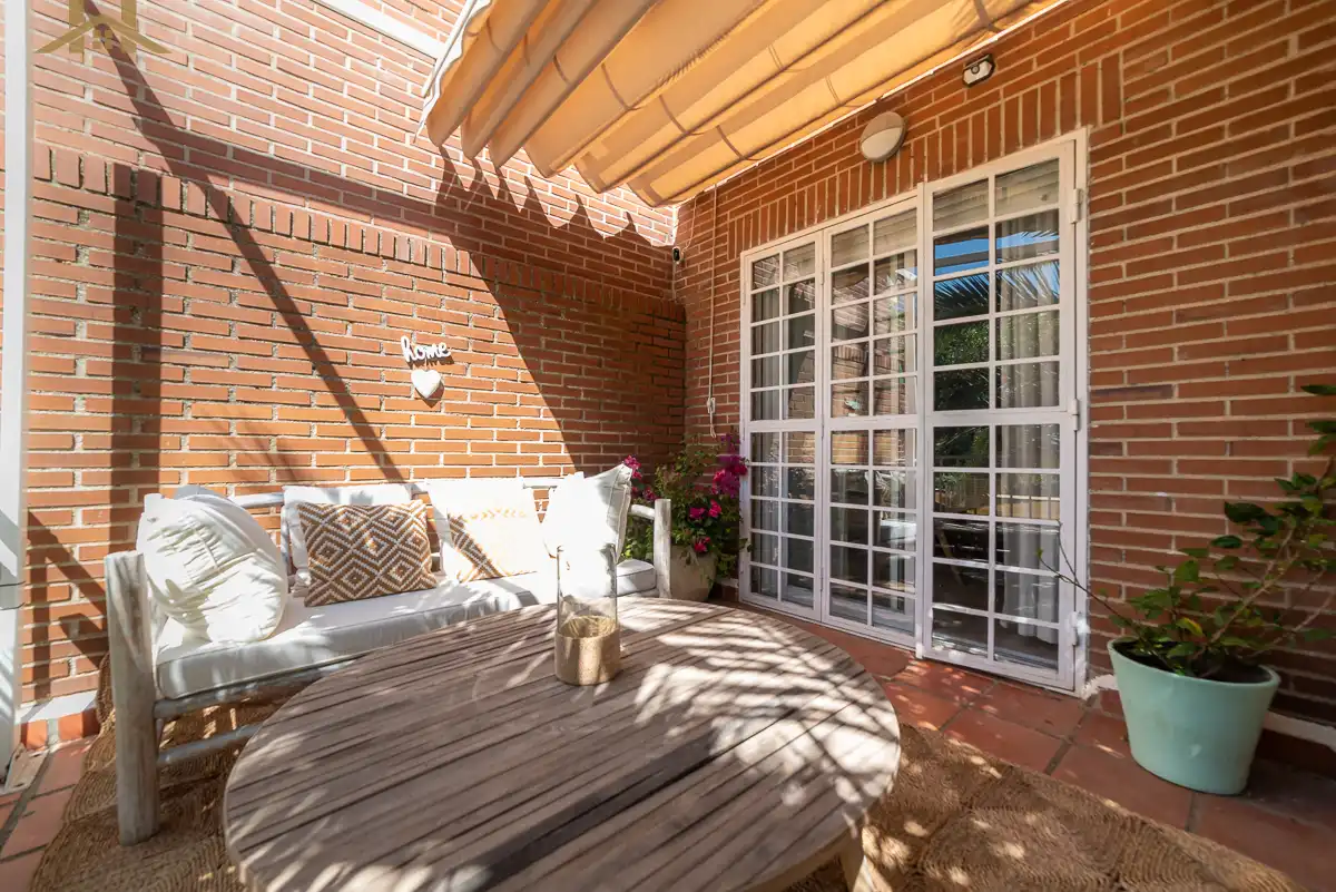 Terrassa de Casa adosada en venda en Móstoles amb Aire condicionat, Calefacció i Jardí privat