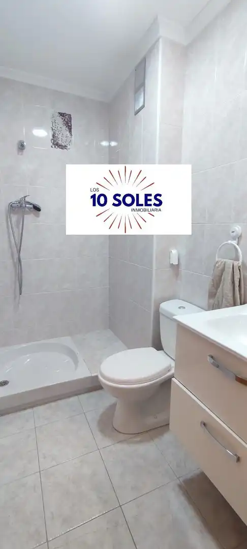 Bany de Apartament de lloguer en Orihuela amb Moblat