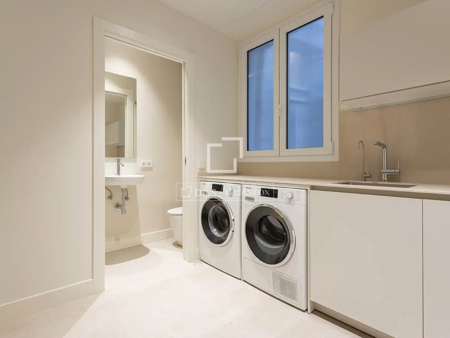 Bathroom of Flat for sale in Barcelona  with Air Conditioner, Heating and Parquet flooring