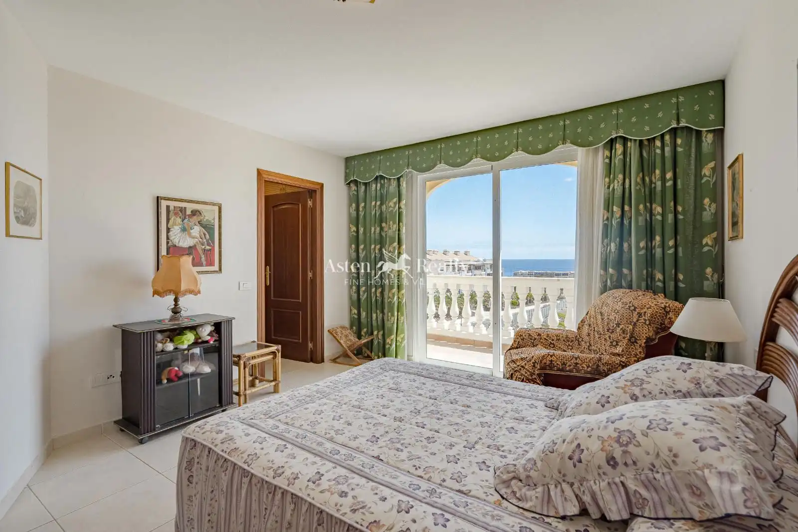 Habitación de Piso en venta en Arona con Terraza, Trastero y Piscina