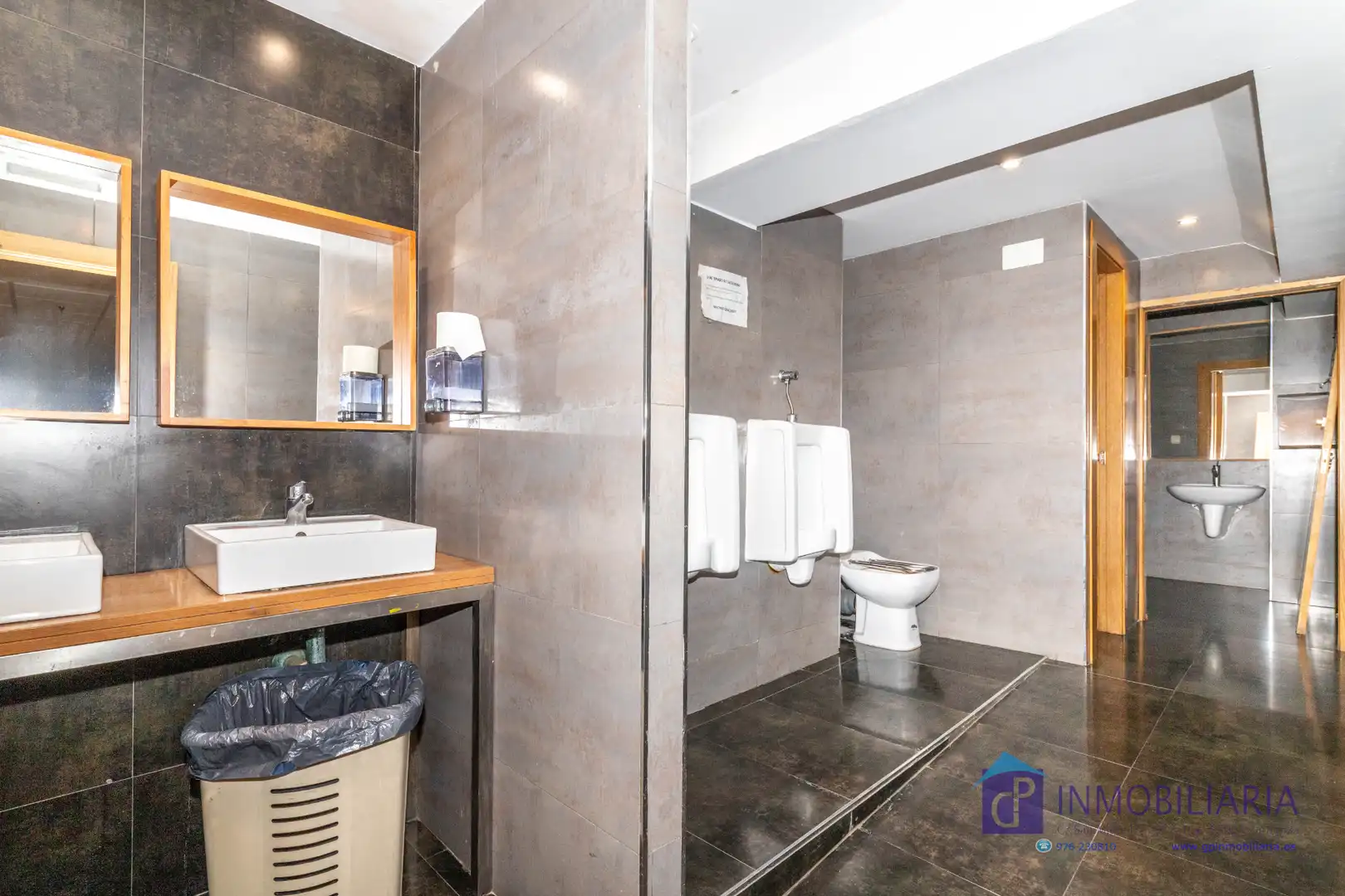 Badezimmer von Büro zum Verkauf in Zaragoza mit Klimaanlage und Heizung
