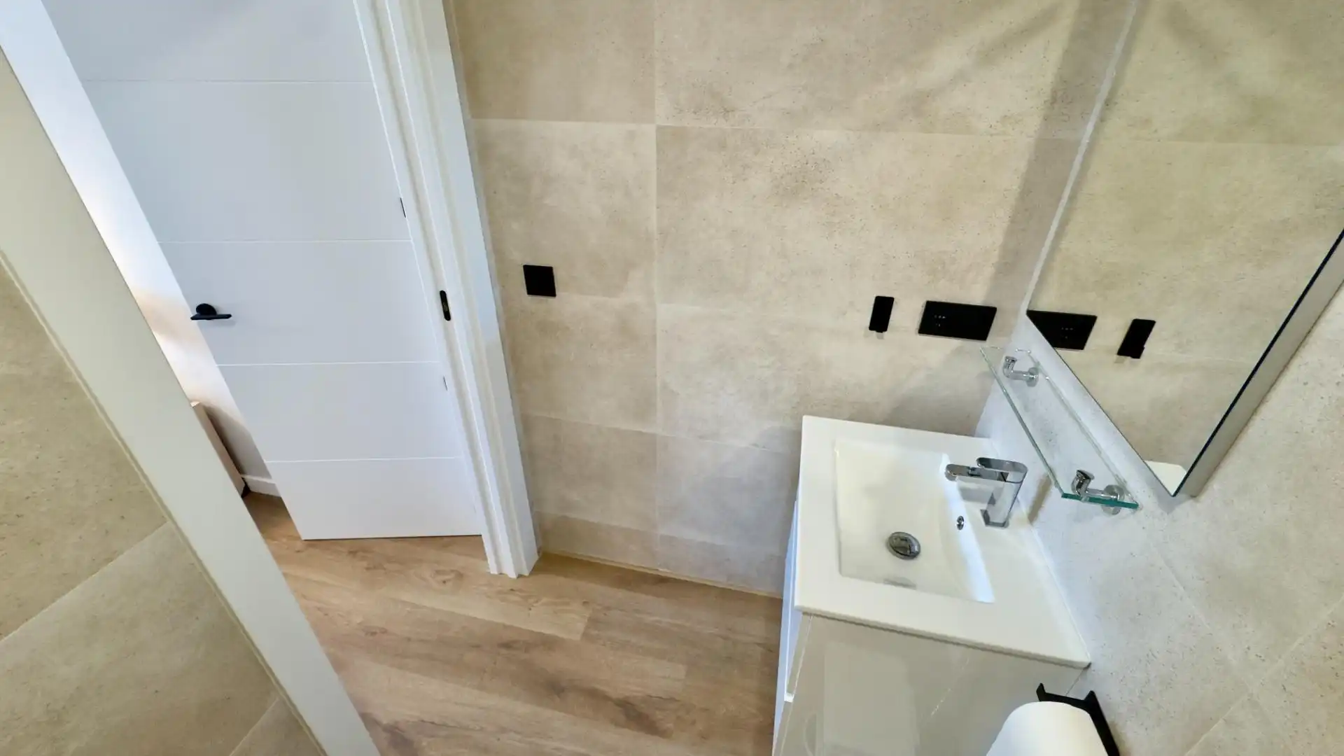 Bathroom of Flat for rent in Granada  with Air Conditioner, Heating and Terrace