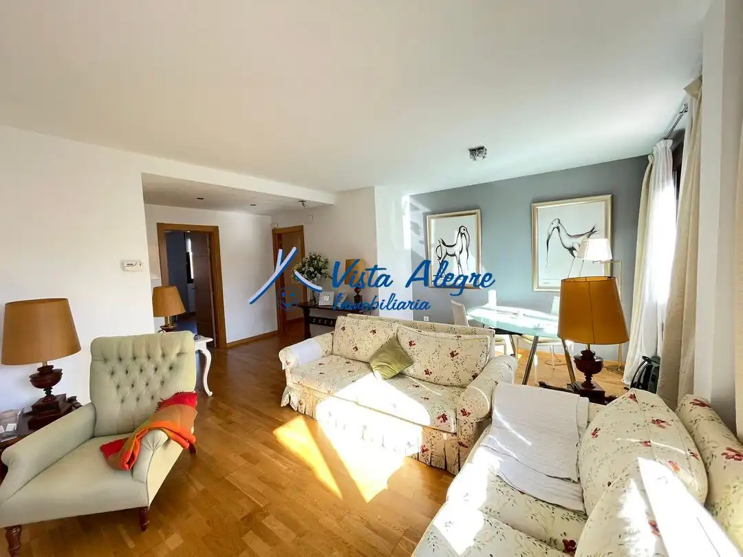 Sala de estar de Ático en venta en Haro con Calefacción, Parquet y Terraza