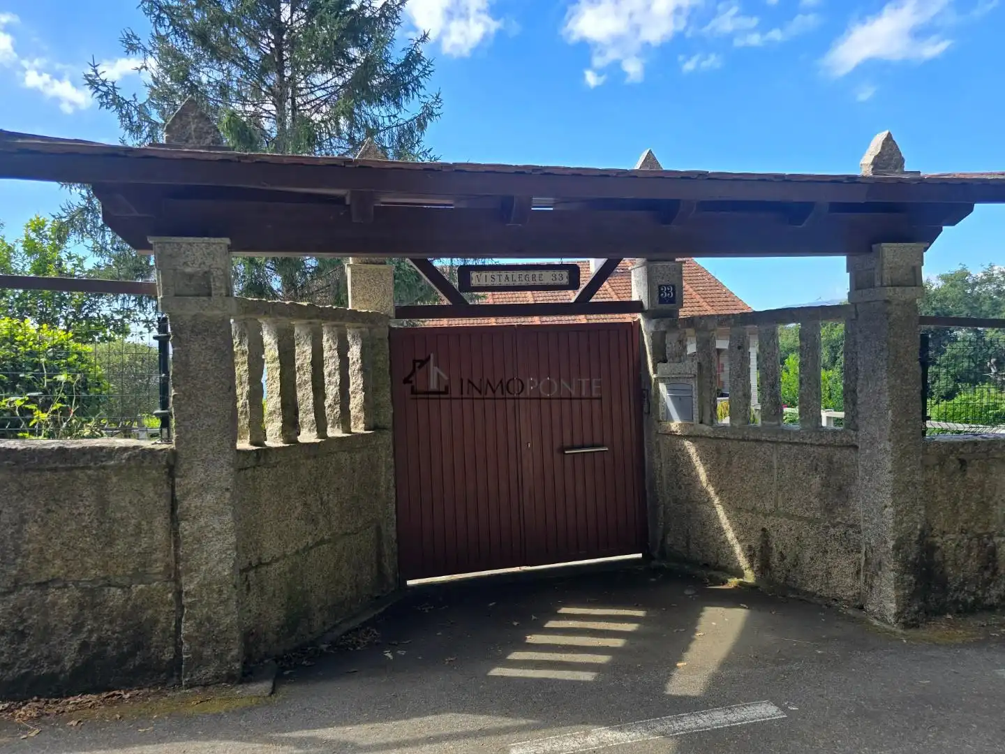 Vista exterior de Casa o xalet en venda en Pontevedra Capital  amb Jardí privat