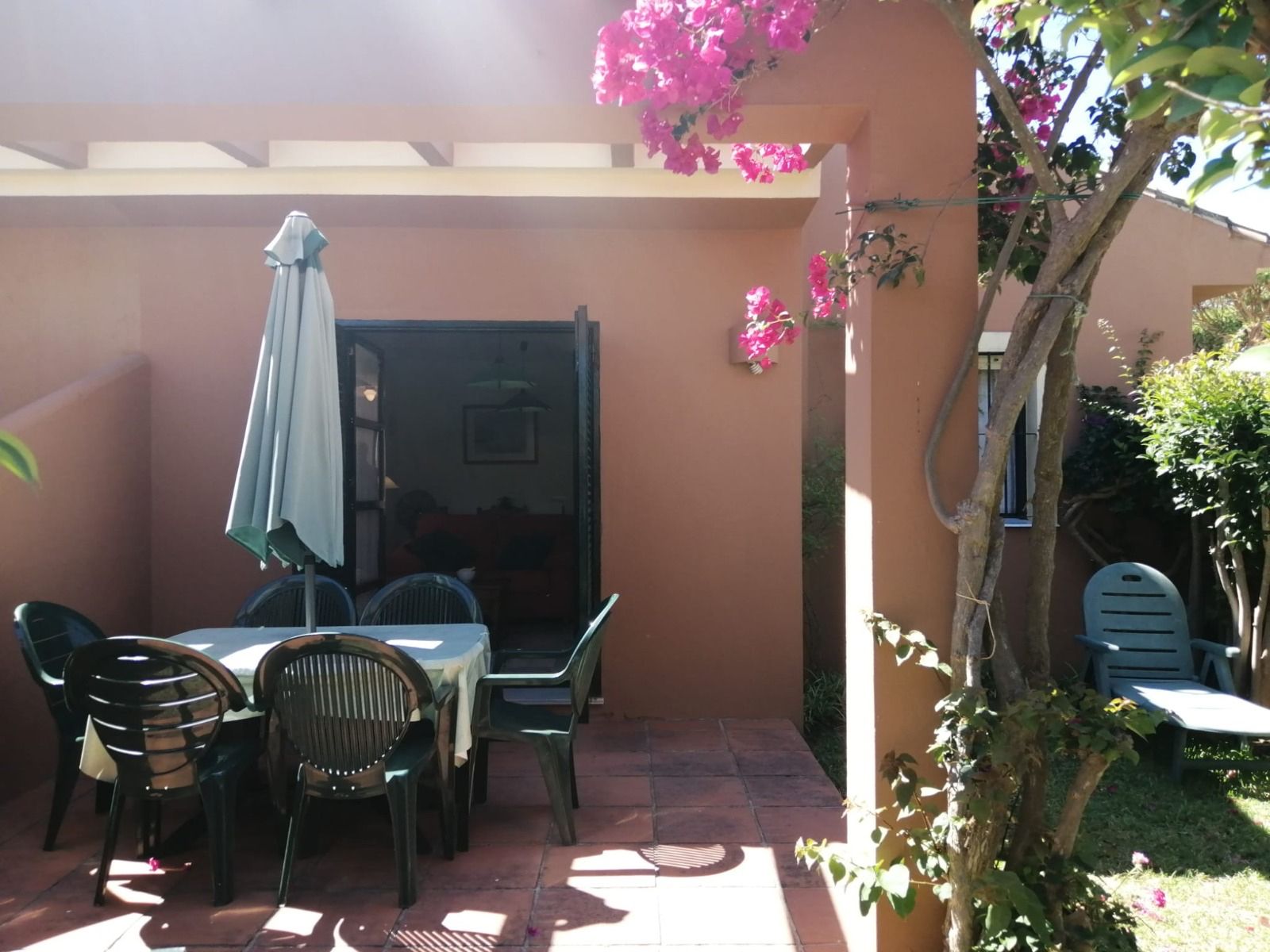 Jardí de Apartament de lloguer en Chiclana de la Frontera amb Aire condicionat, Moblat i Forn