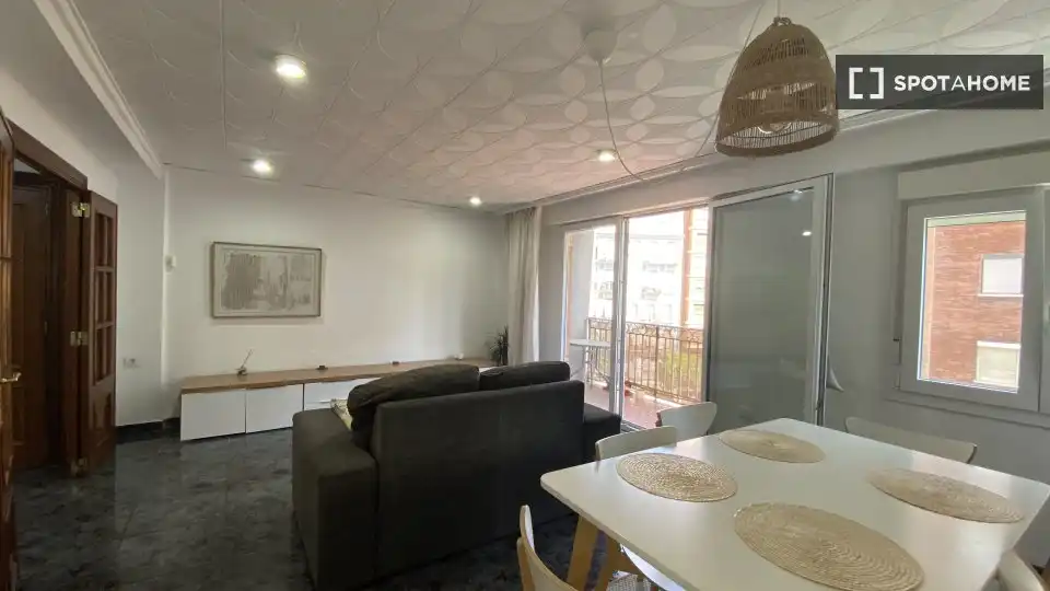 Wohnung mit Terrasse zur Miete in Quatre Carreres, imagen 2