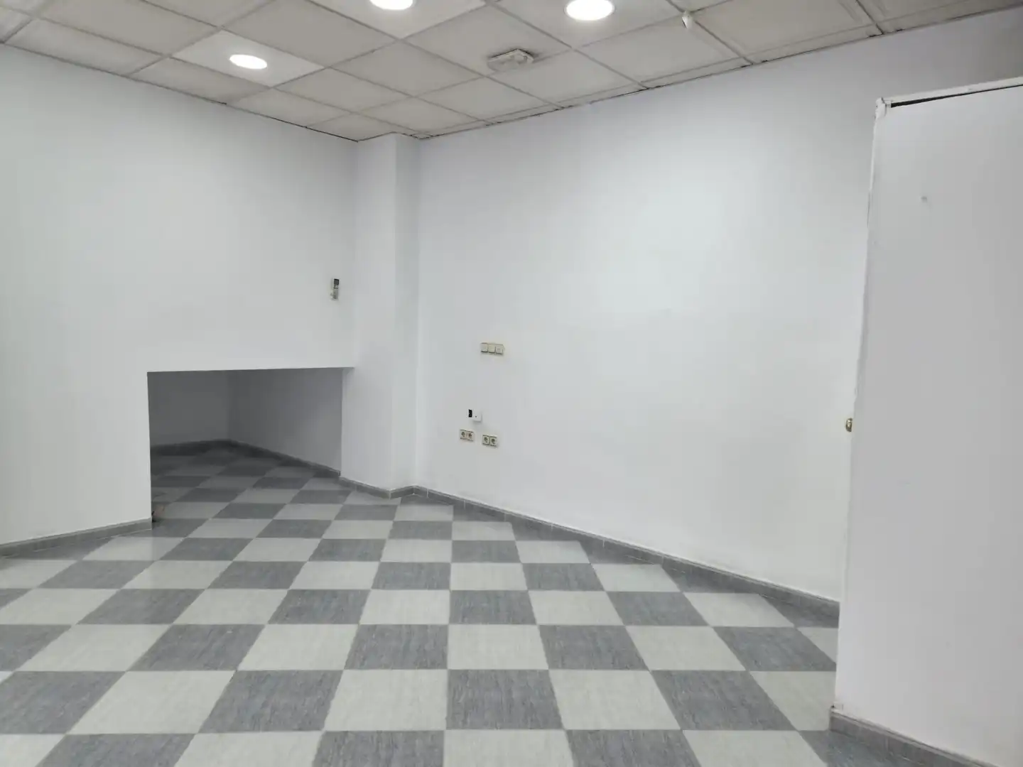 Business premises to rent in Camino de Jueves, imagen 6