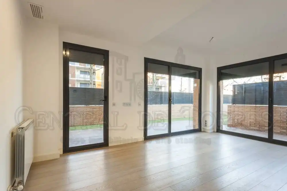 Living room of Ground floor for sale in Sant Cugat del Vallès  with Air Conditioner, Heating and Private garden