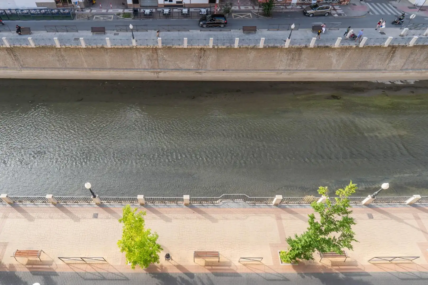 Außenansicht von Dachboden zum Verkauf in Granada mit Klimaanlage