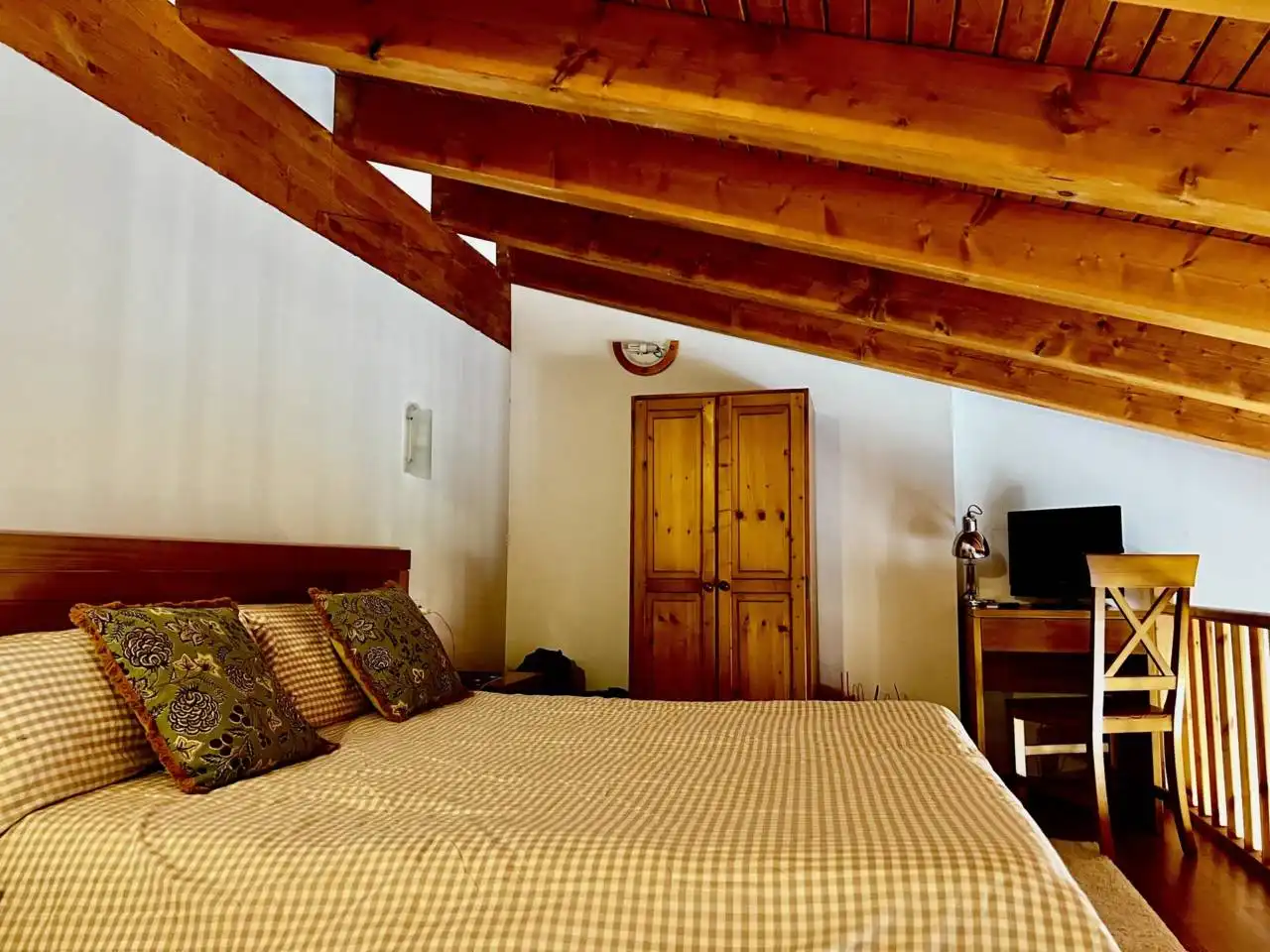 Habitación de Apartamento de alquiler en Alp con Calefacción, Terraza y Amueblado