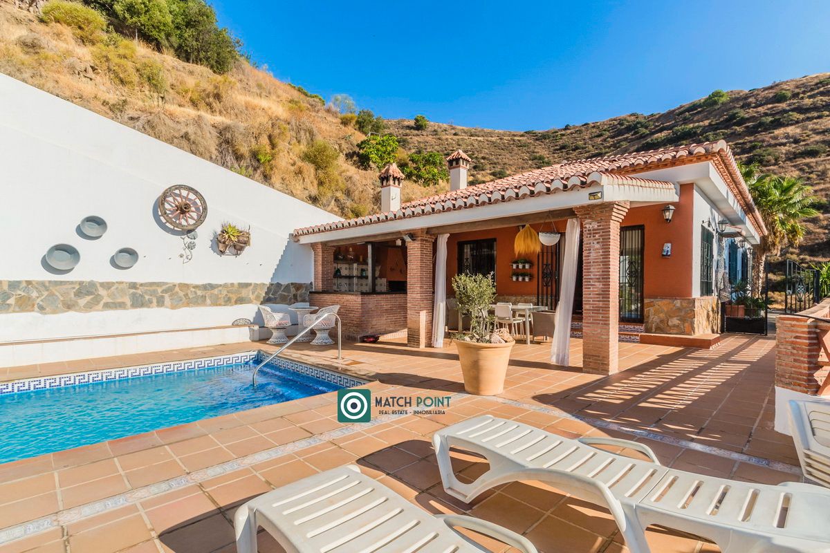 Vista exterior de Casa o xalet en venda en Almuñécar amb Moblat