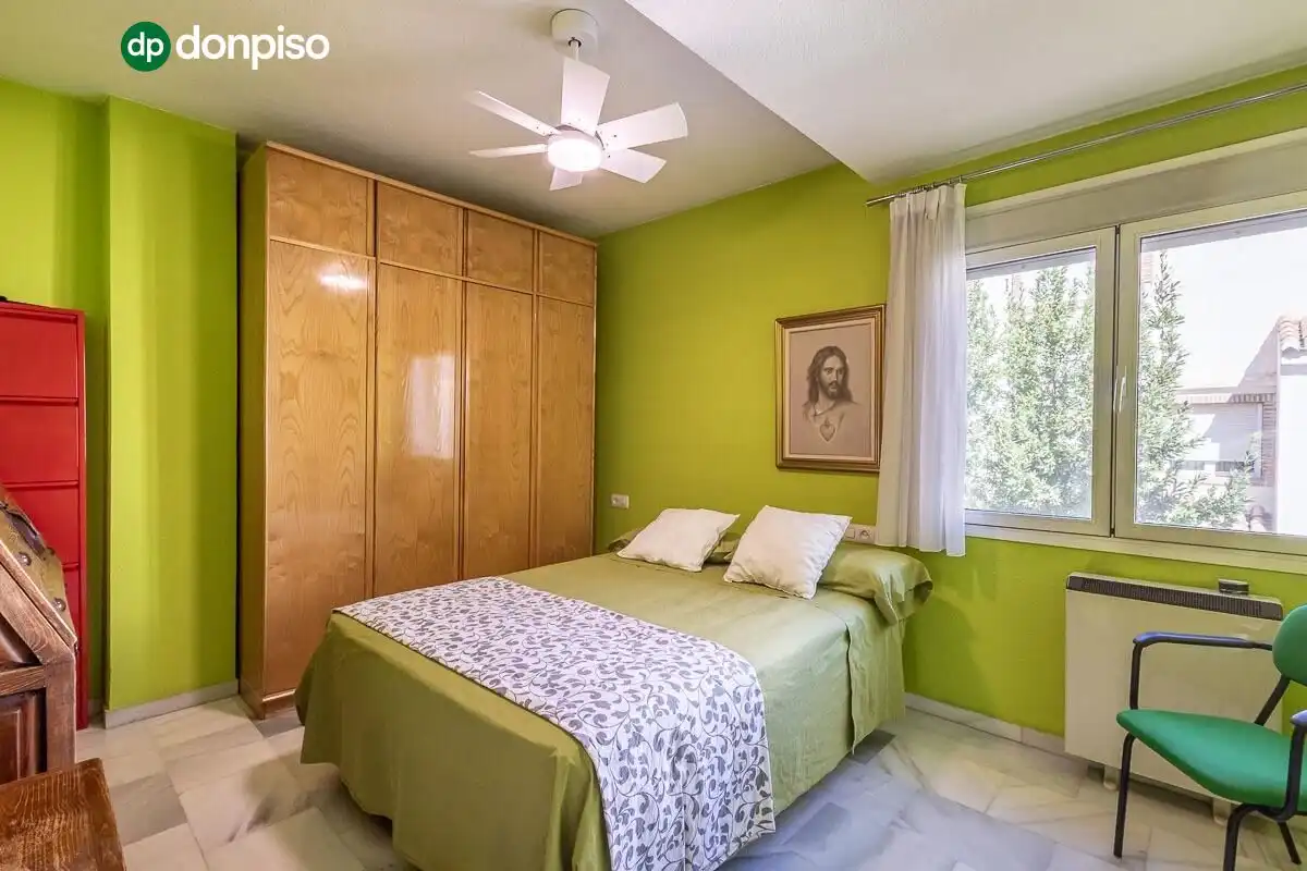 Habitación de Casa adosada en venta en Genil