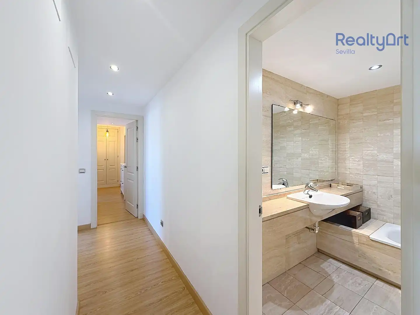 Appartamento con terrazza in affitto a Barrio Alto, imagen 18