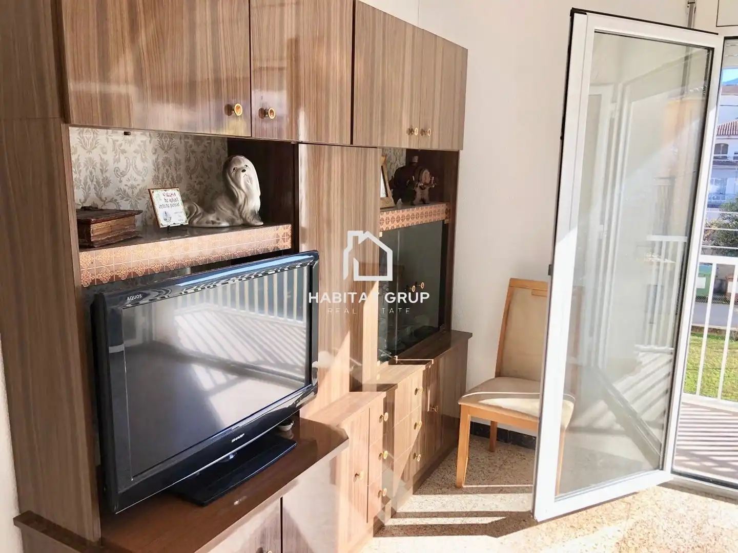 Sala d'estar de Casa o xalet en venda en Olot amb Calefacció, Jardí privat i Terrassa