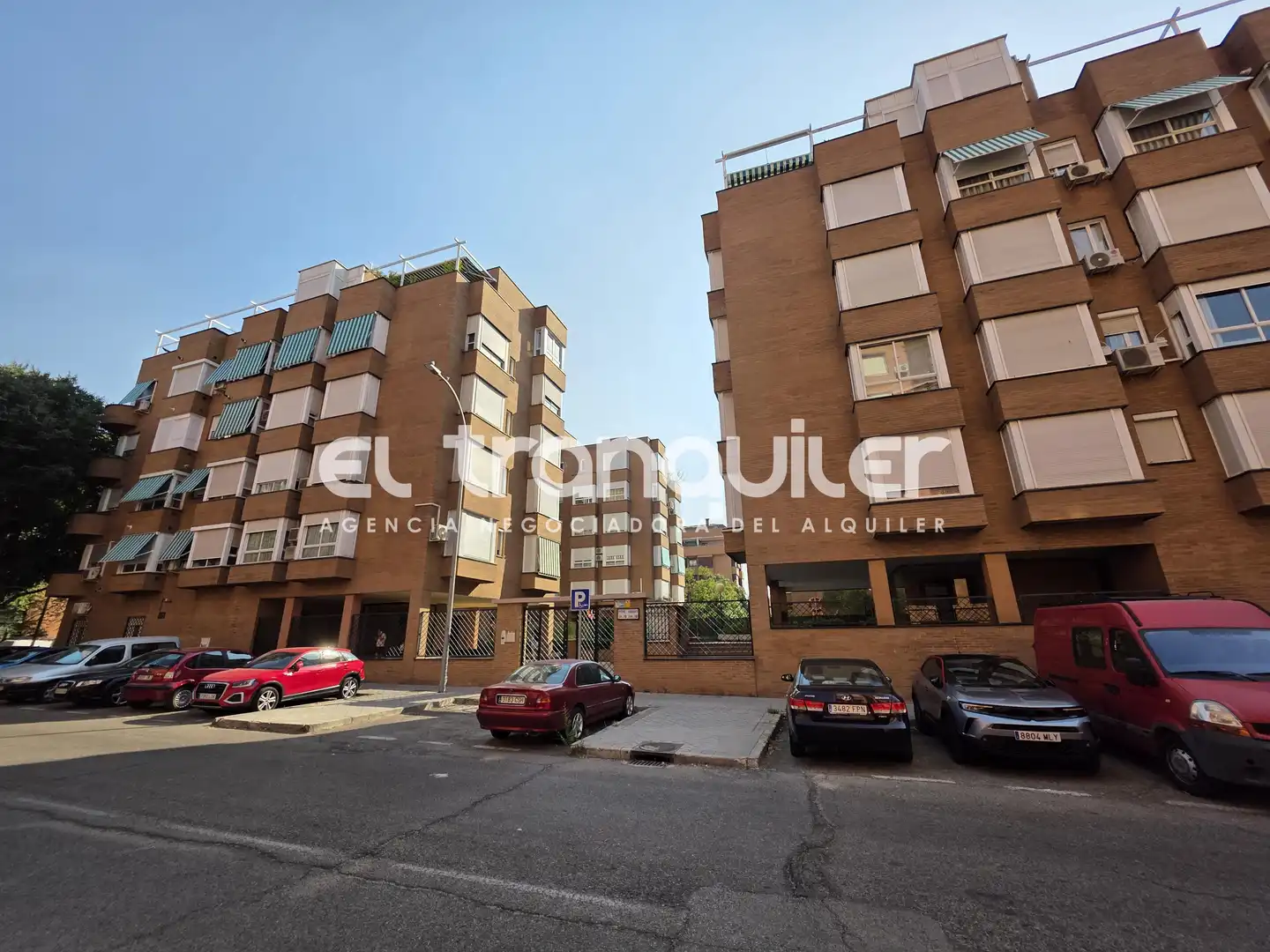 Vista exterior de Pis de lloguer en Madrid amb Aire condicionat, Parquet i Piscina
