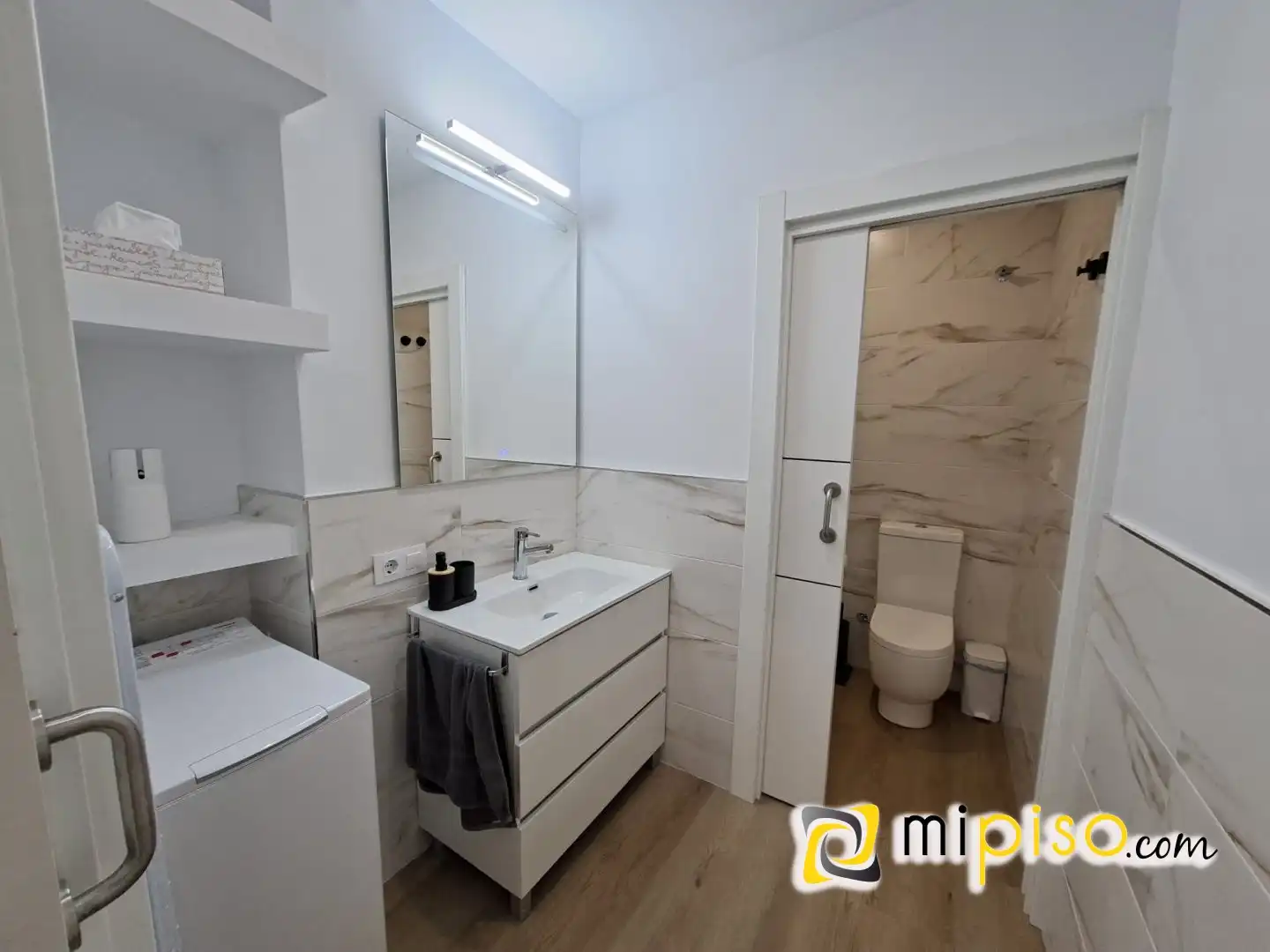 Badezimmer von Wohnung zur Miete in Laredo mit Möbliert