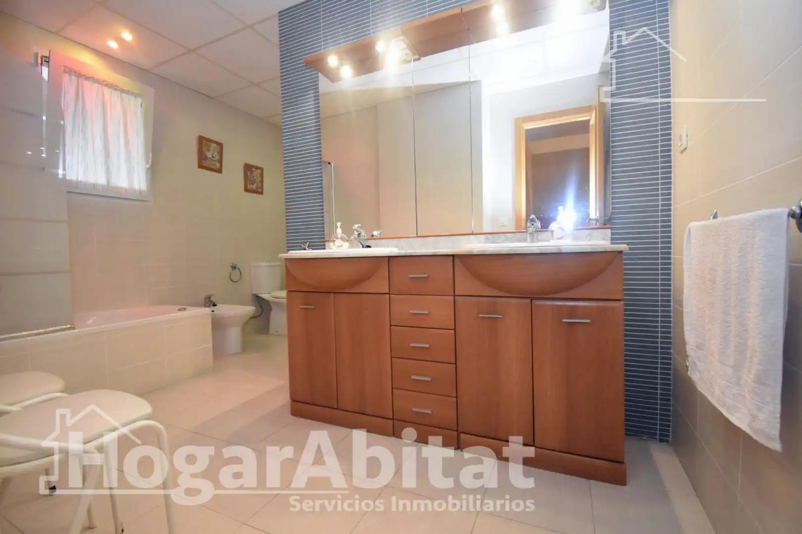 Bany de Àtic en venda en Vila-real amb Terrassa, Traster i Moblat