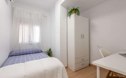 Bedroom of Flat to share in Cartagena  with Air Conditioner and Terrace