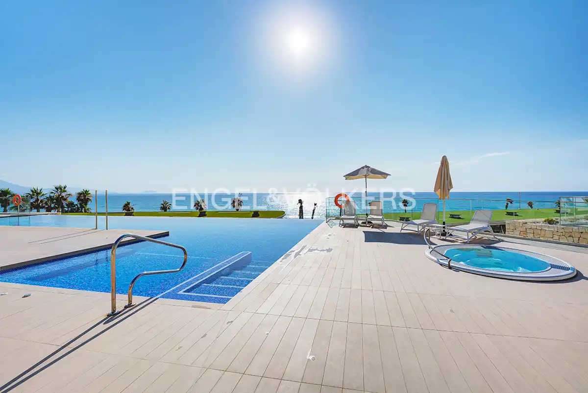 Swimming pool of Flat for rent in Alicante / Alacant  with Air Conditioner, Terrace and Furnished