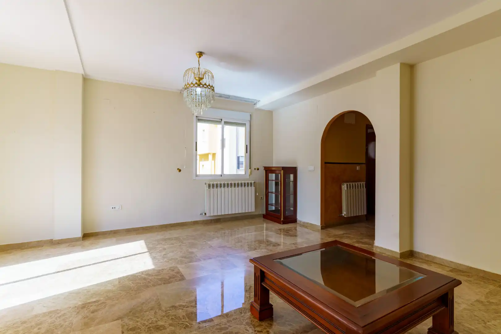 Wohnzimmer von Einfamilien-Reihenhaus zum Verkauf in Ogíjares mit Klimaanlage, Heizung und Terrasse