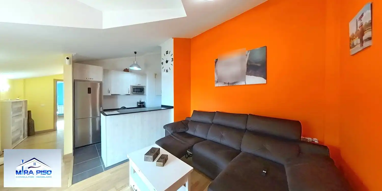 Sala de estar de Ático en venta en Entrambasaguas con Calefacción, Parquet y Terraza