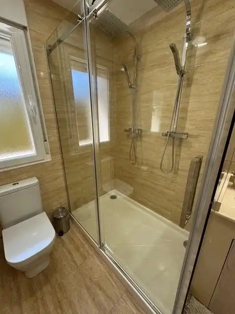 Bany de Casa o xalet en venda en Calvarrasa de Arriba amb Calefacció, Jardí privat i Terrassa