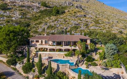 Vista exterior de Casa o xalet en venda en Pollença amb Aire condicionat, Terrassa i Piscina