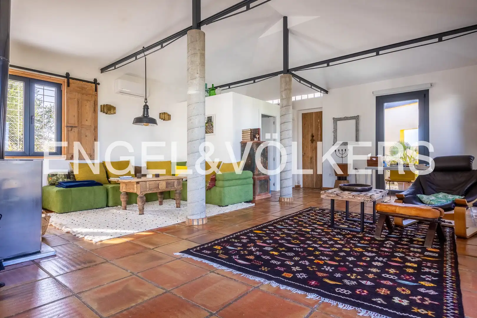 Living room of Houses for sale in Valencina de la Concepción  with Air Conditioner, Heating and Private garden