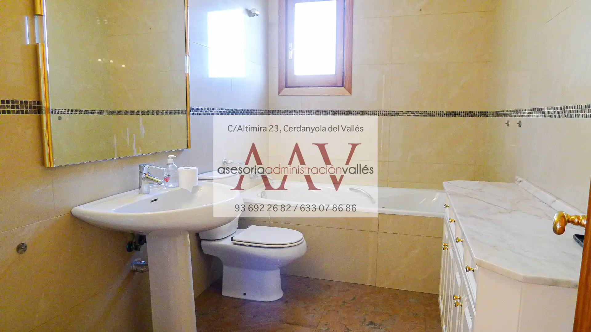 Bany de Casa o xalet en venda en Cerdanyola del Vallès amb Aire condicionat, Calefacció i Jardí privat