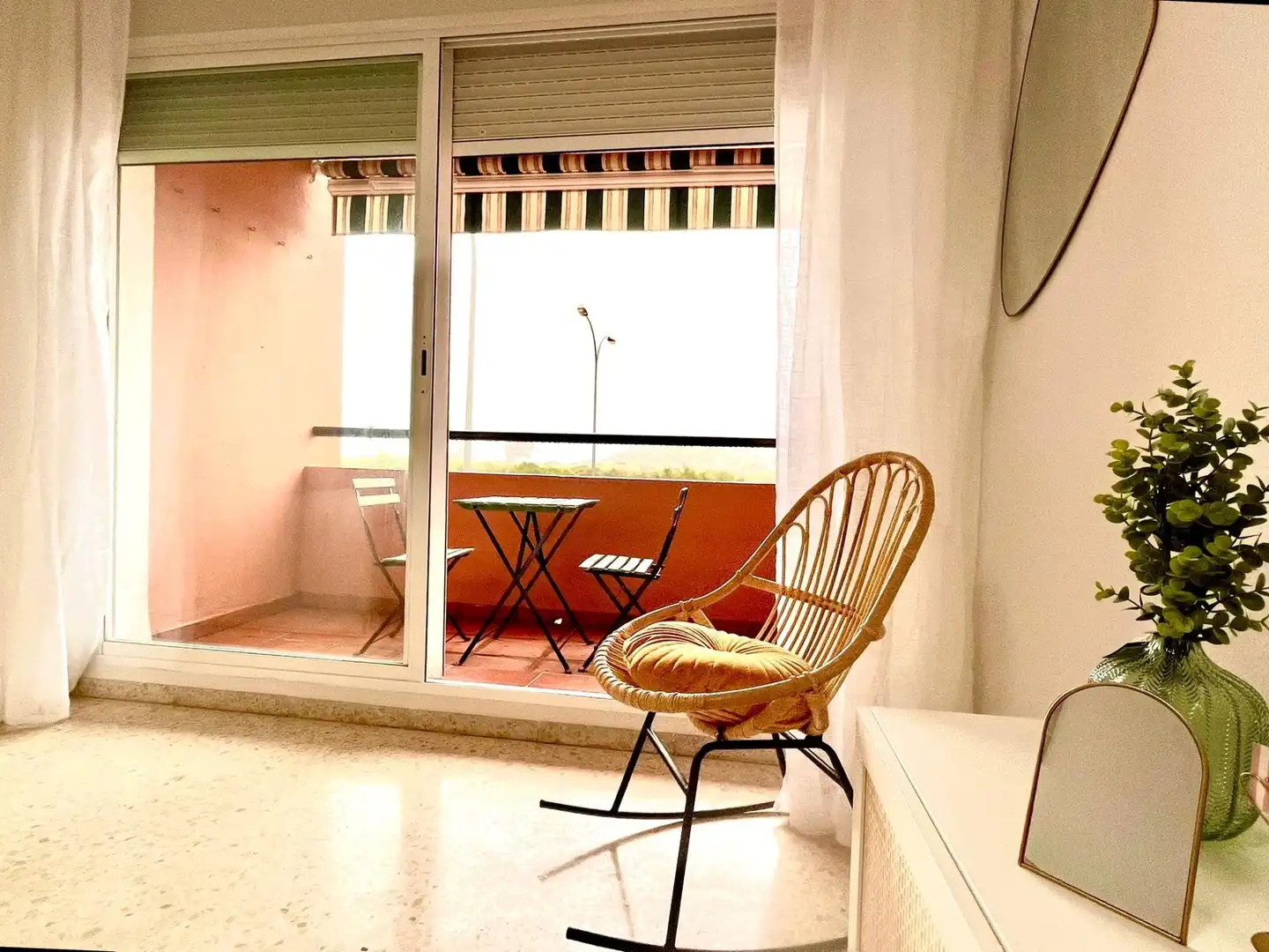 Terraza de Apartamento de alquiler en Algeciras con Piscina comunitaria