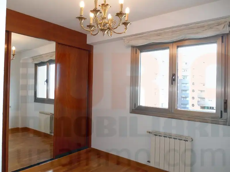 Schlafzimmer von Wohnung zur Miete in Oviedo  mit Heizung, Abstellraum und Ofen
