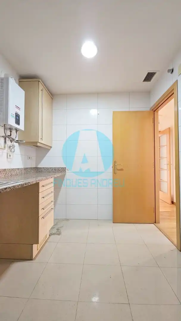 Küche von Wohnung zum Verkauf in Mataró mit Klimaanlage, Heizung und Terrasse