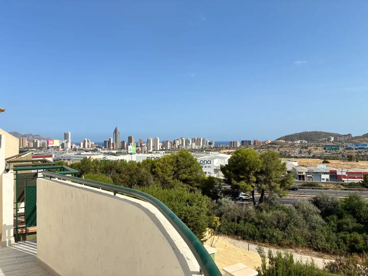 Vista exterior de Casa o xalet en venda en Finestrat amb Aire condicionat, Terrassa i Balcó