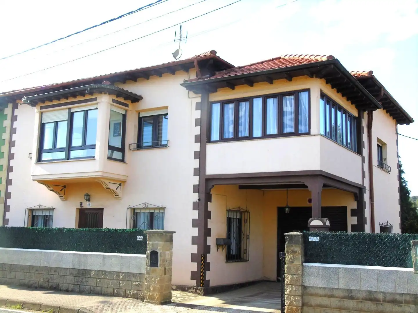 Vista exterior de Casa adosada en venta en Camargo con Calefacción, Jardín privado y Terraza