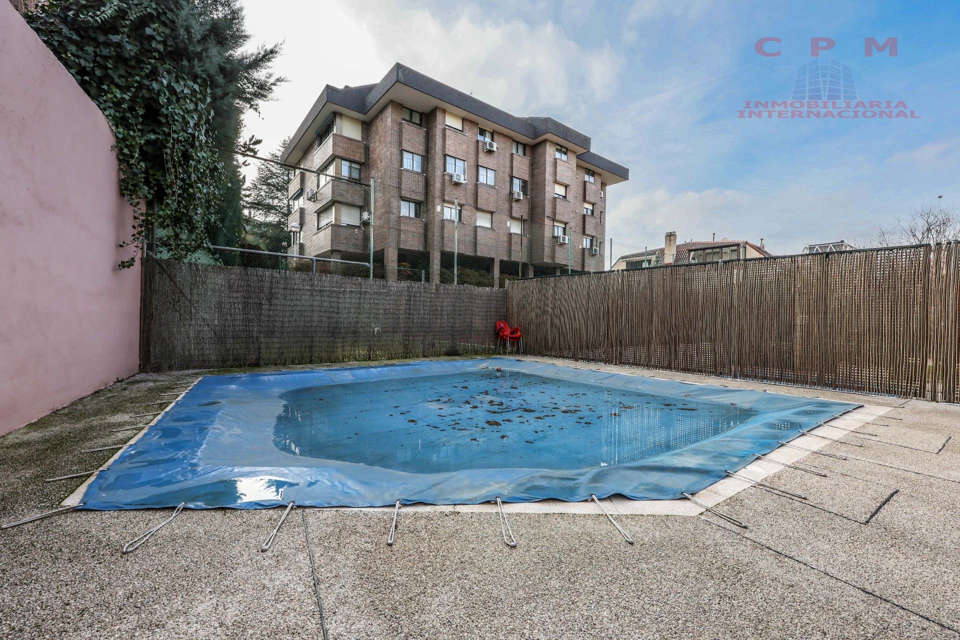 Piscina de Dúplex de alquiler en  Madrid Capital con Aire acondicionado, Calefacción y Parquet