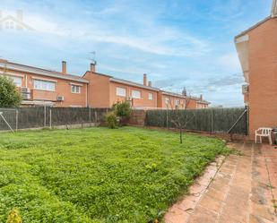 Jardí de Casa o xalet en venda en Móstoles amb Calefacció, Jardí privat i Parquet