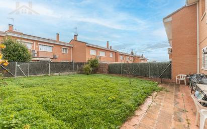 Jardí de Casa o xalet en venda en Móstoles amb Calefacció, Jardí privat i Parquet