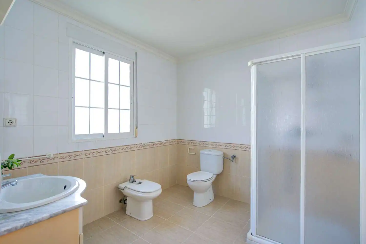 Baño de Casa o chalet en venta en Almuñécar con Calefacción, Terraza y Trastero