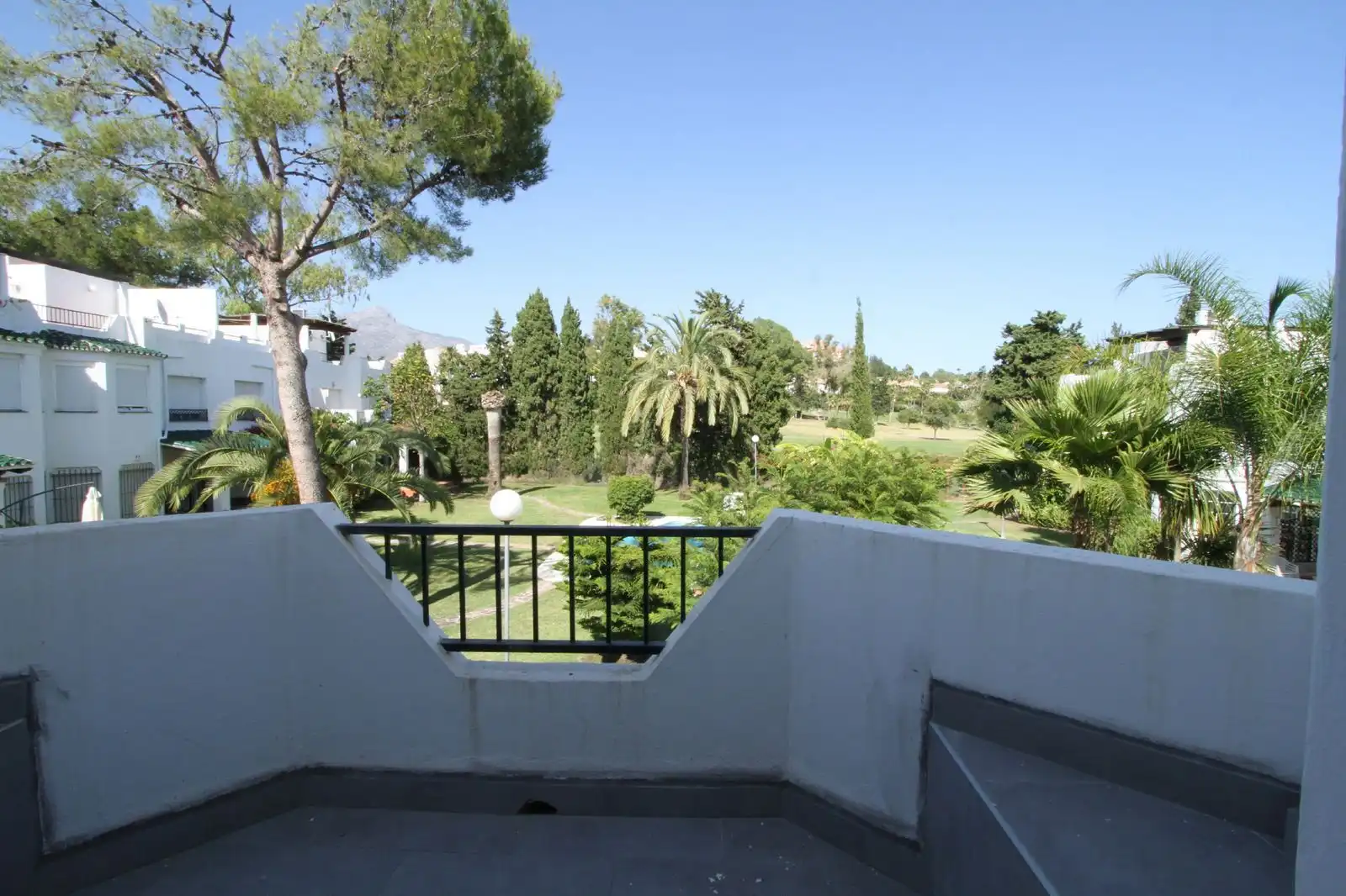 Jardí de Casa adosada en venda en Marbella amb Traster, Moblat i Rentadora