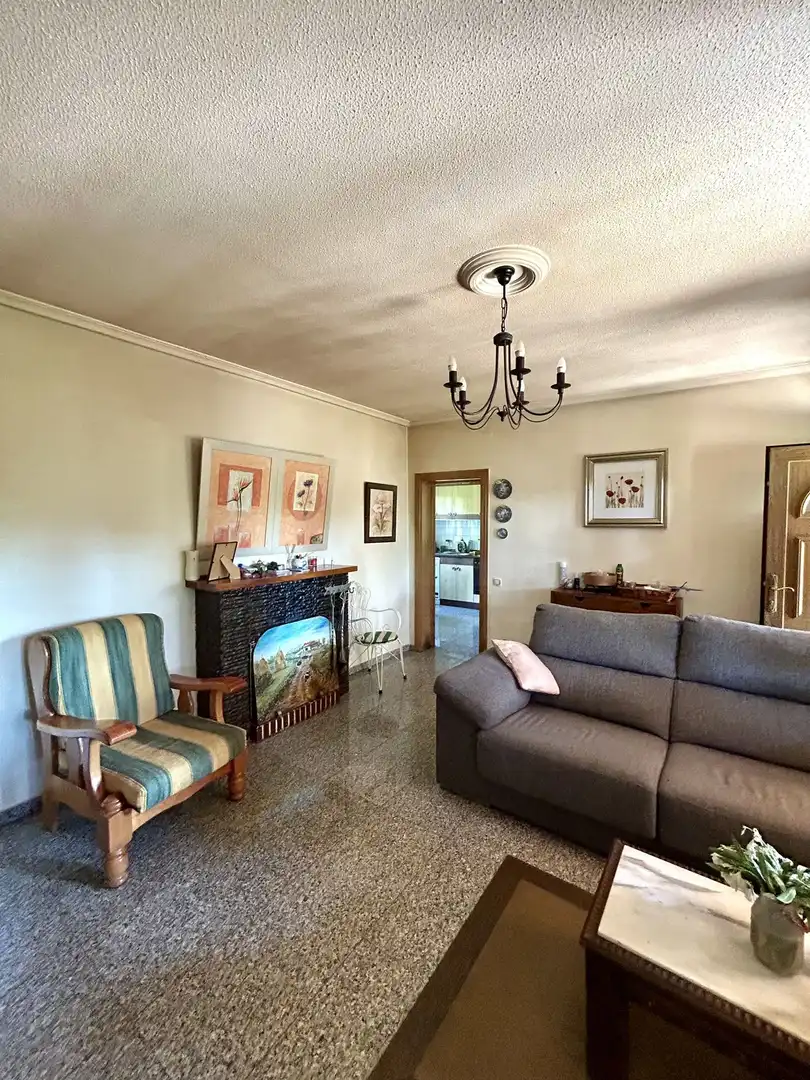 Sala de estar de Casa o chalet en venta en Villadangos del Páramo con Calefacción, Terraza y Piscina