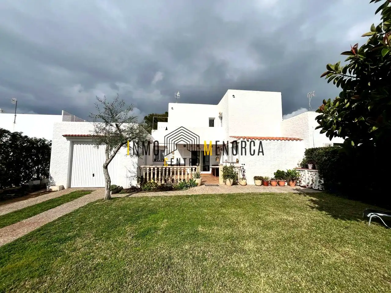 Vista exterior de Casa adosada en venda en Ciutadella de Menorca amb Jardí privat i Terrassa