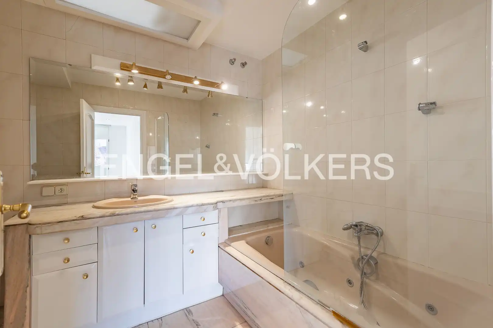 Baño de Dúplex en venta en Terrassa con Aire acondicionado, Calefacción y Terraza