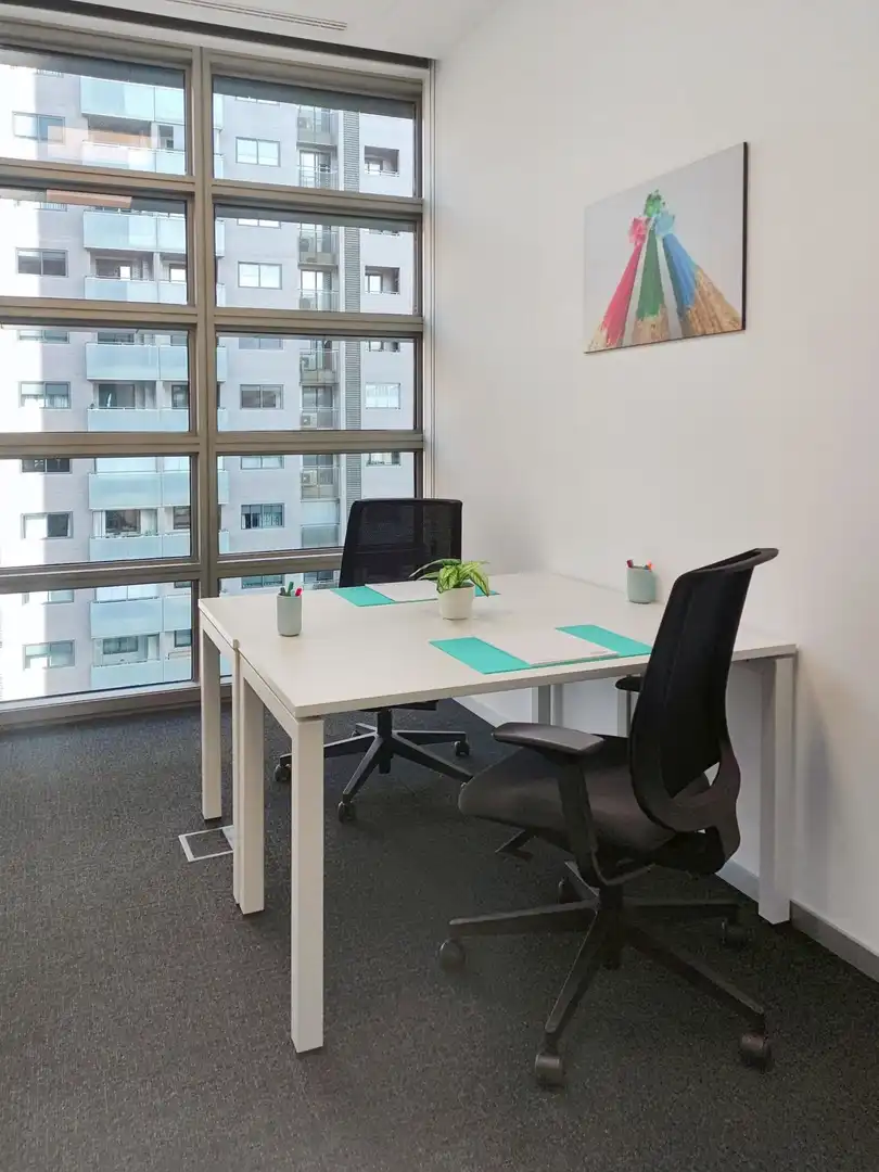 Office space with lift to rent in Avenida Juan Pablo II 35