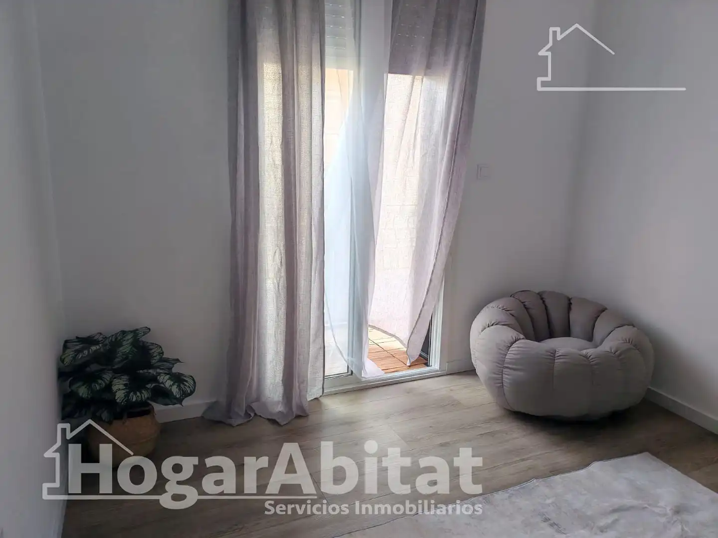 Bedroom of Attic for sale in Picassent  with Parquet flooring, Terrace and Furnished