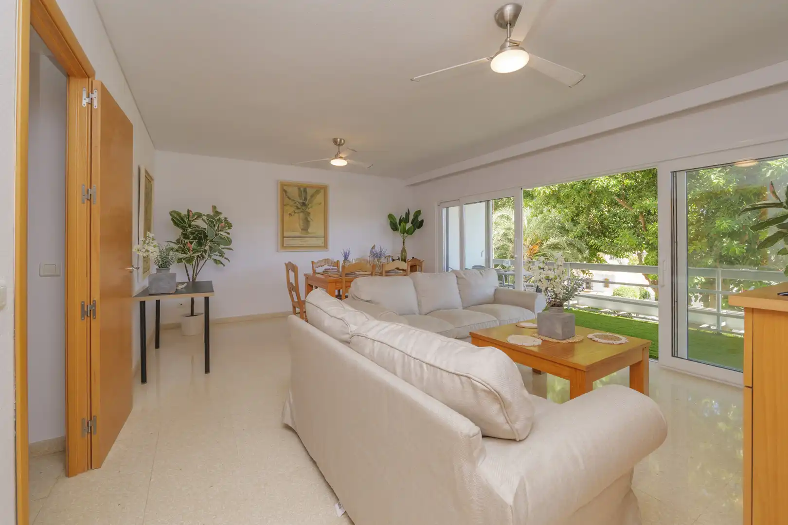 Sala de estar de Apartamento en venta en Torremolinos con Aire acondicionado, Terraza y Amueblado