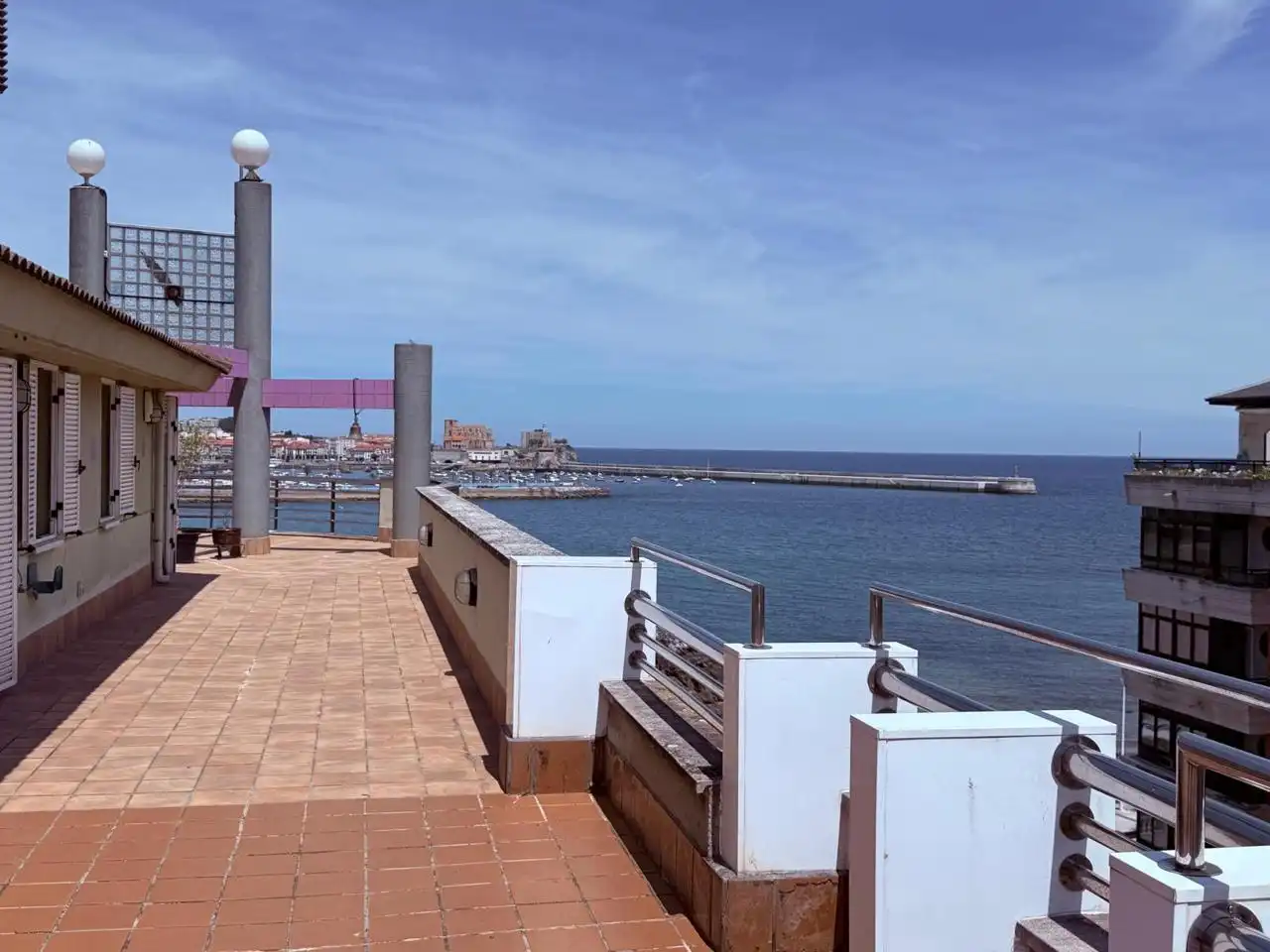 Ático en venta en Castro-Urdiales con Calefacción, Parquet y Terraza