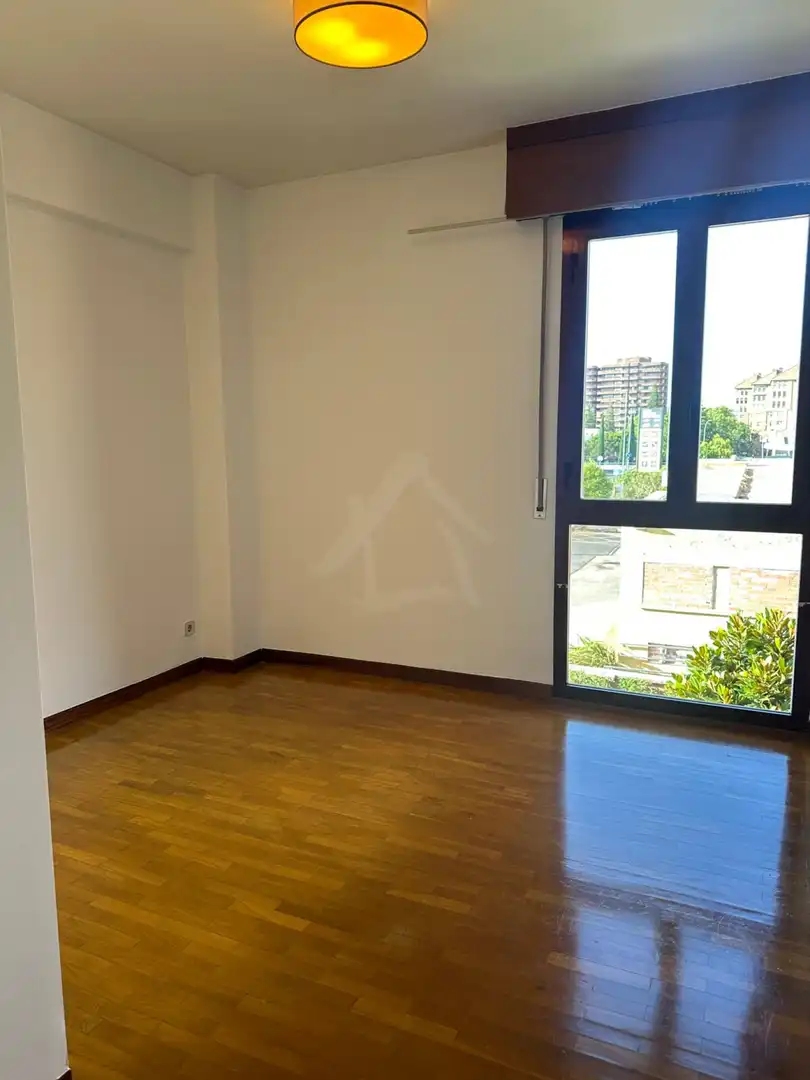 Sala d'estar de Casa adosada en venda en  Logroño amb Aire condicionat, Calefacció i Parquet